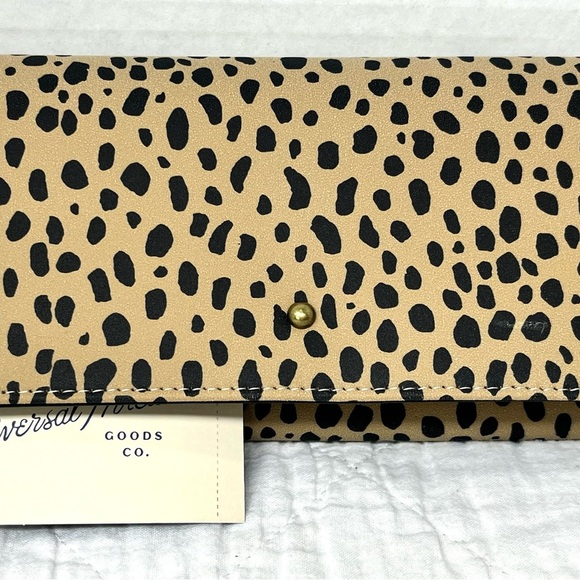 Universal Thread cheetah print Wallet NWT - Picture 2 of 12